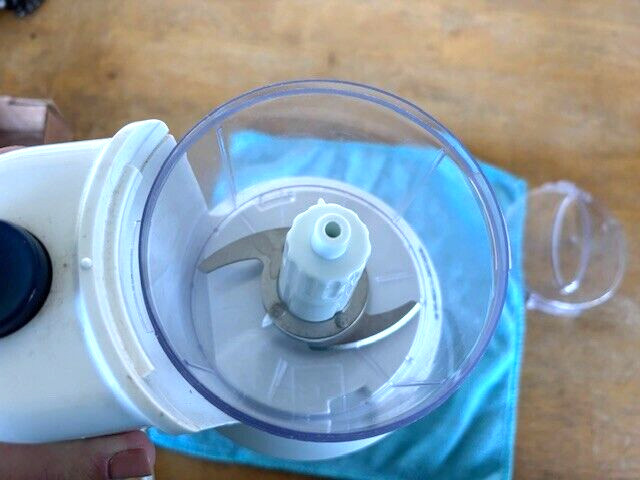 Black & Decker Food Chopper One-Touch Electric 1.5 Cup White HC306 Type 1 Works