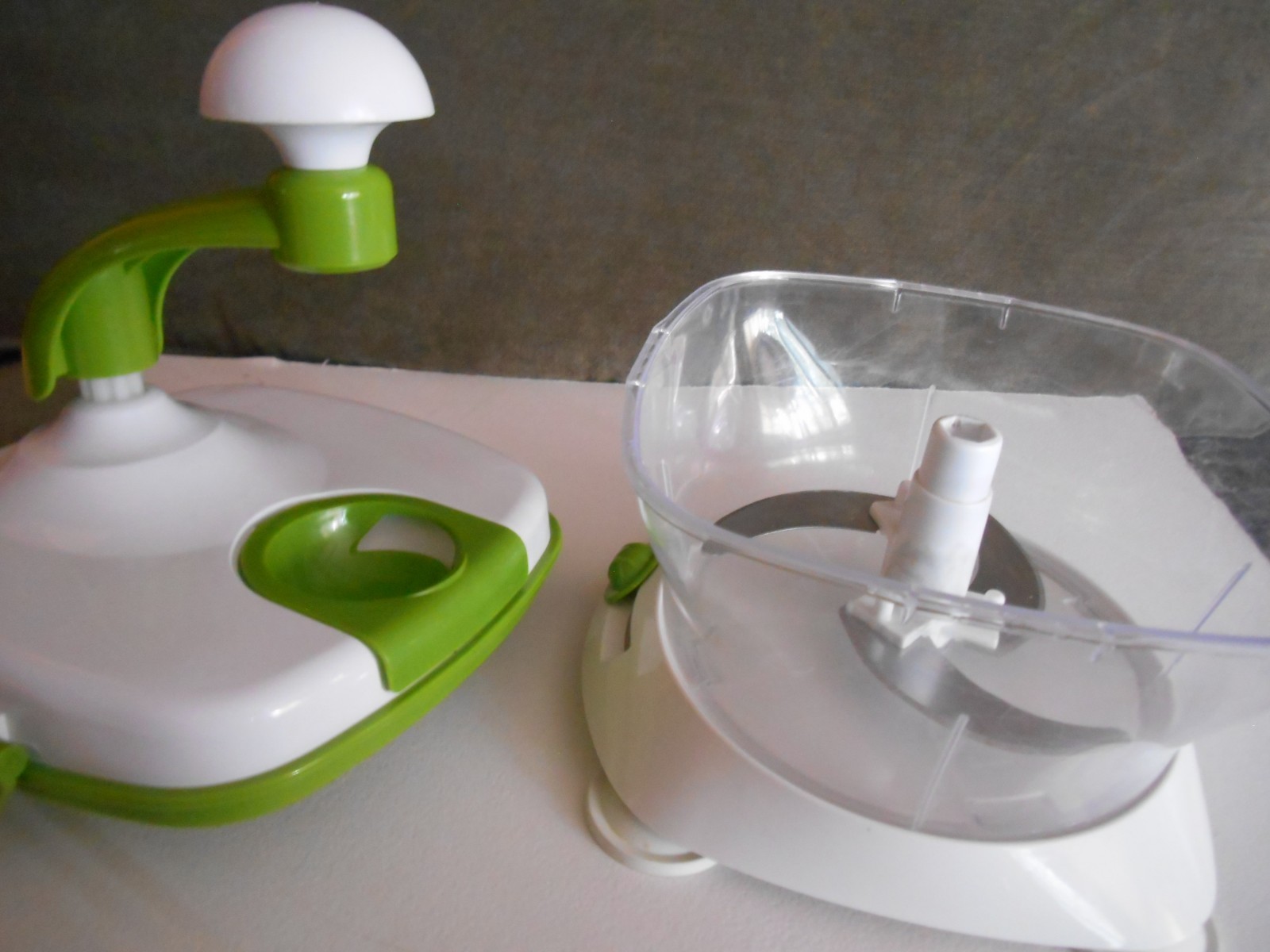 Non-Slip locking Suction cup Hand spin food processer bowl – non-electric