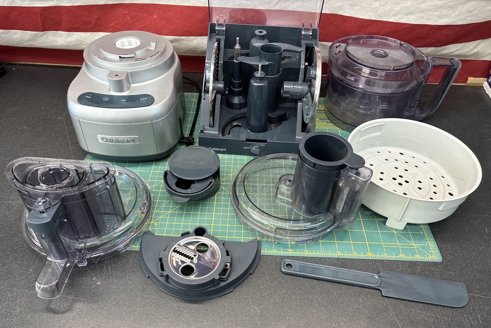 Cuisinart CFP-26SVPC 13 Cup Food Processor Complete Set Tested Works Used Clean
