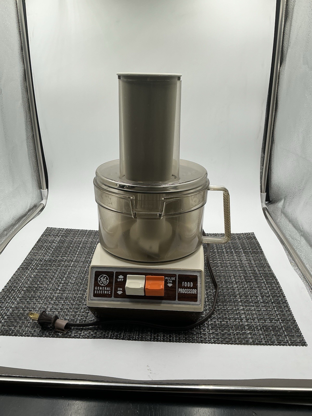 GENERAL ELECTRIC FOOD PROCESSOR Model #D1FP1B, Vintage, WORKS, Beige