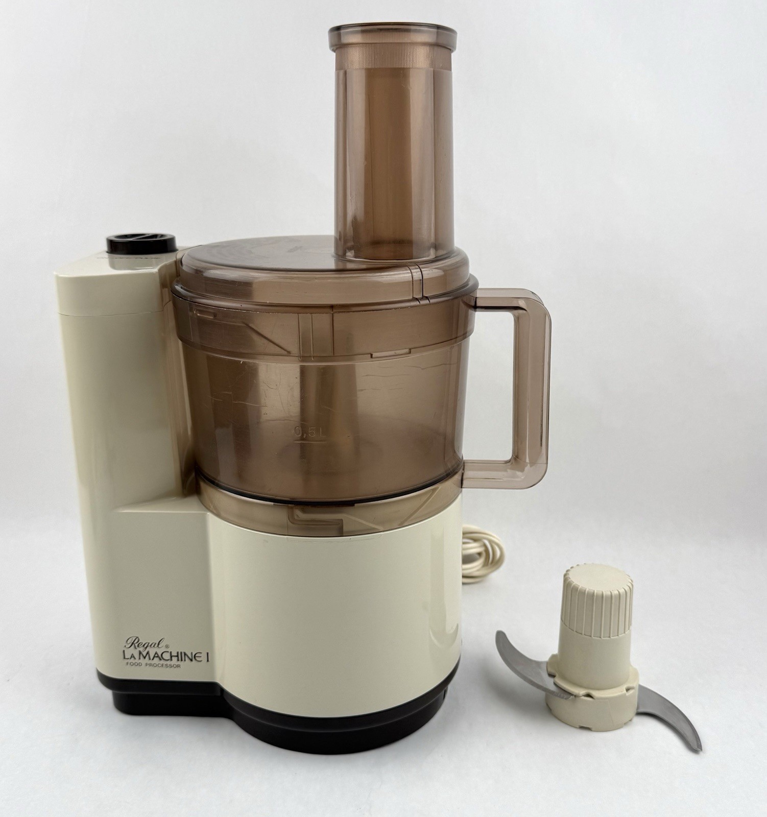 Regal La Machine 1 Full Size Food Processor Model V813 White Cleaned/ Tested VTG