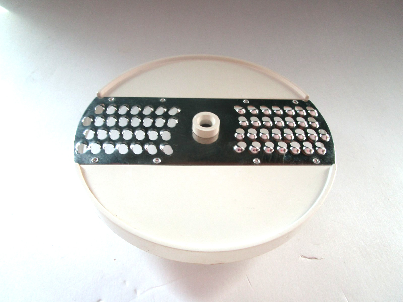 Oster Kitchen Regency Grater 937-84 Off White Replacement Part