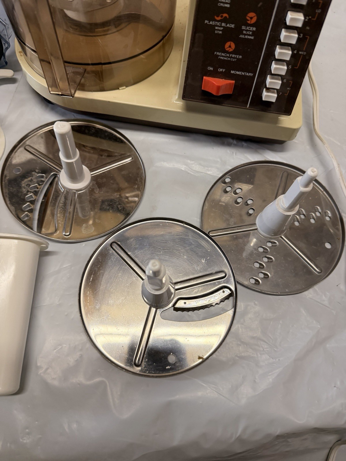 Vintage Sears Kenmore 7 Speed Food Processor model 400.822900 with access. WORKS