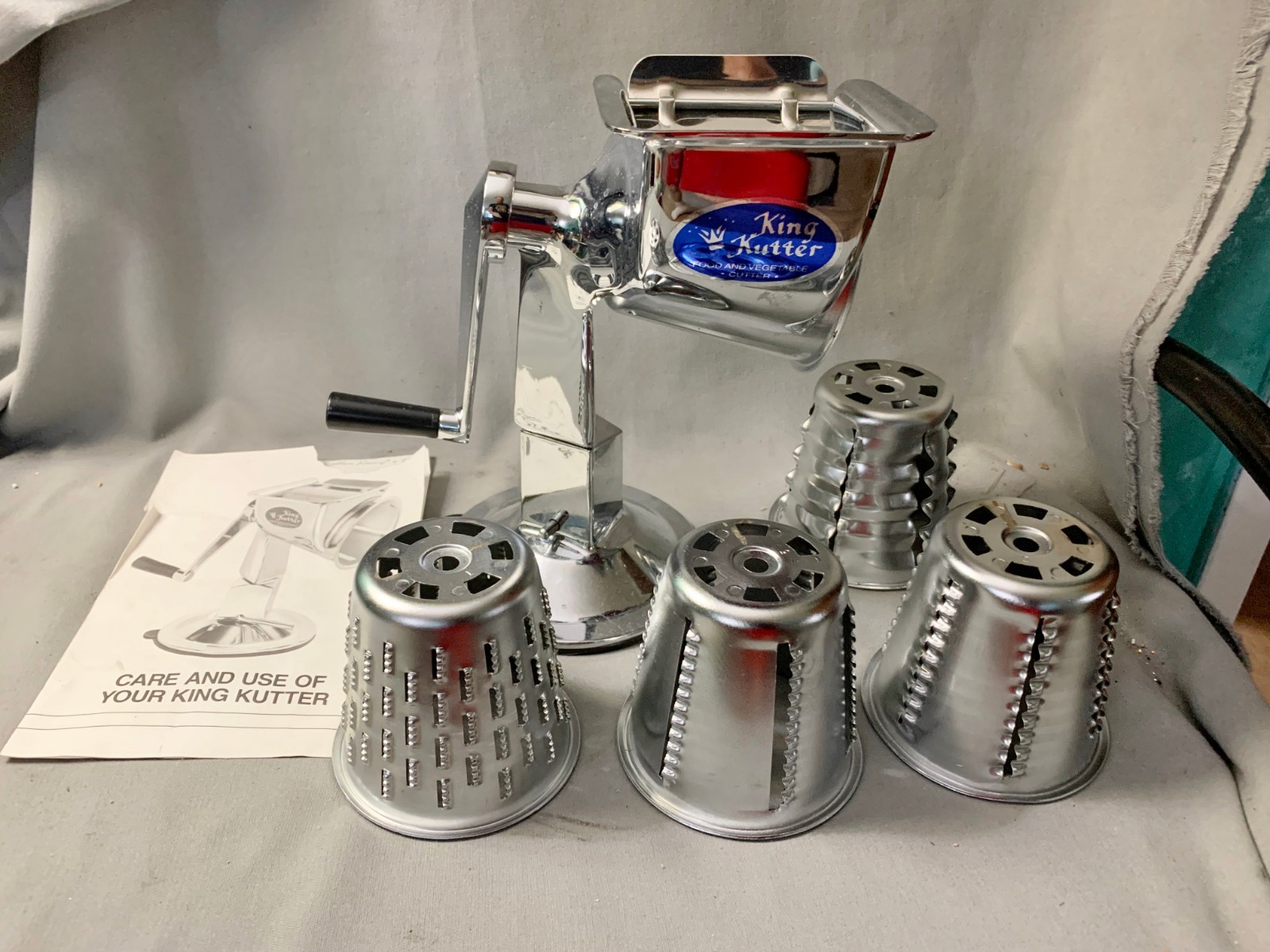 Vtg King Kutter Food and Vegetable Salad Maker Cutter Processor Manual 5 Cones