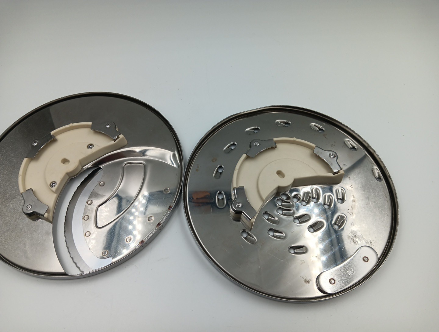 Two Cuisinart DLC-X Food Processor Disc Blade Discs # M (Dlc-337) and 6 (Dlc-346