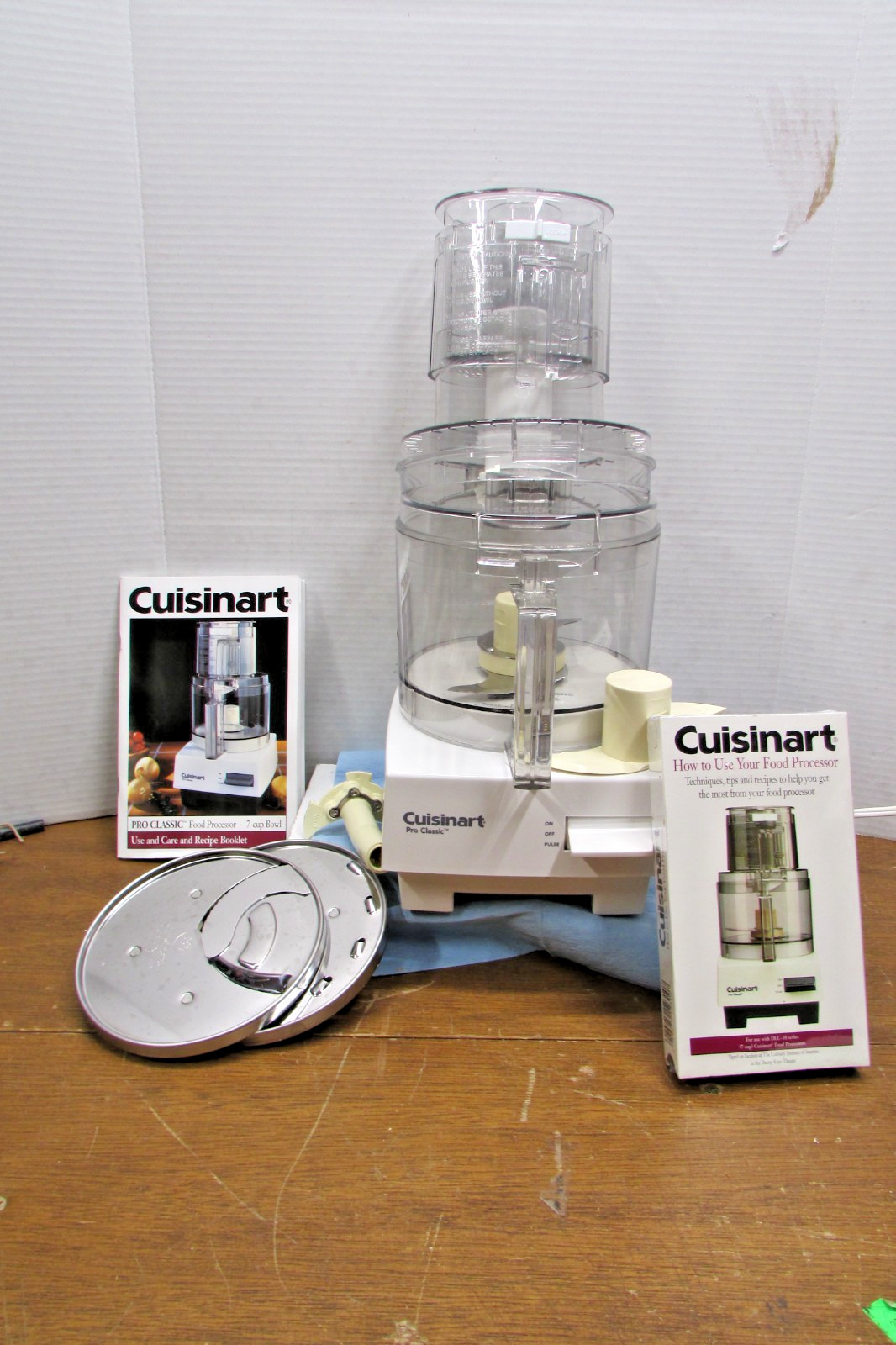 Cuisinart Pro Classic DLC-10S 7-Cup Food Processor W/ Attachments & User Manual