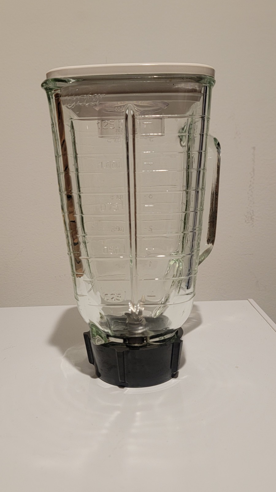 Oster Regency Kitchen Blender Glass Pitcher Jar 5 Cup w/ Blade & Lid Clean