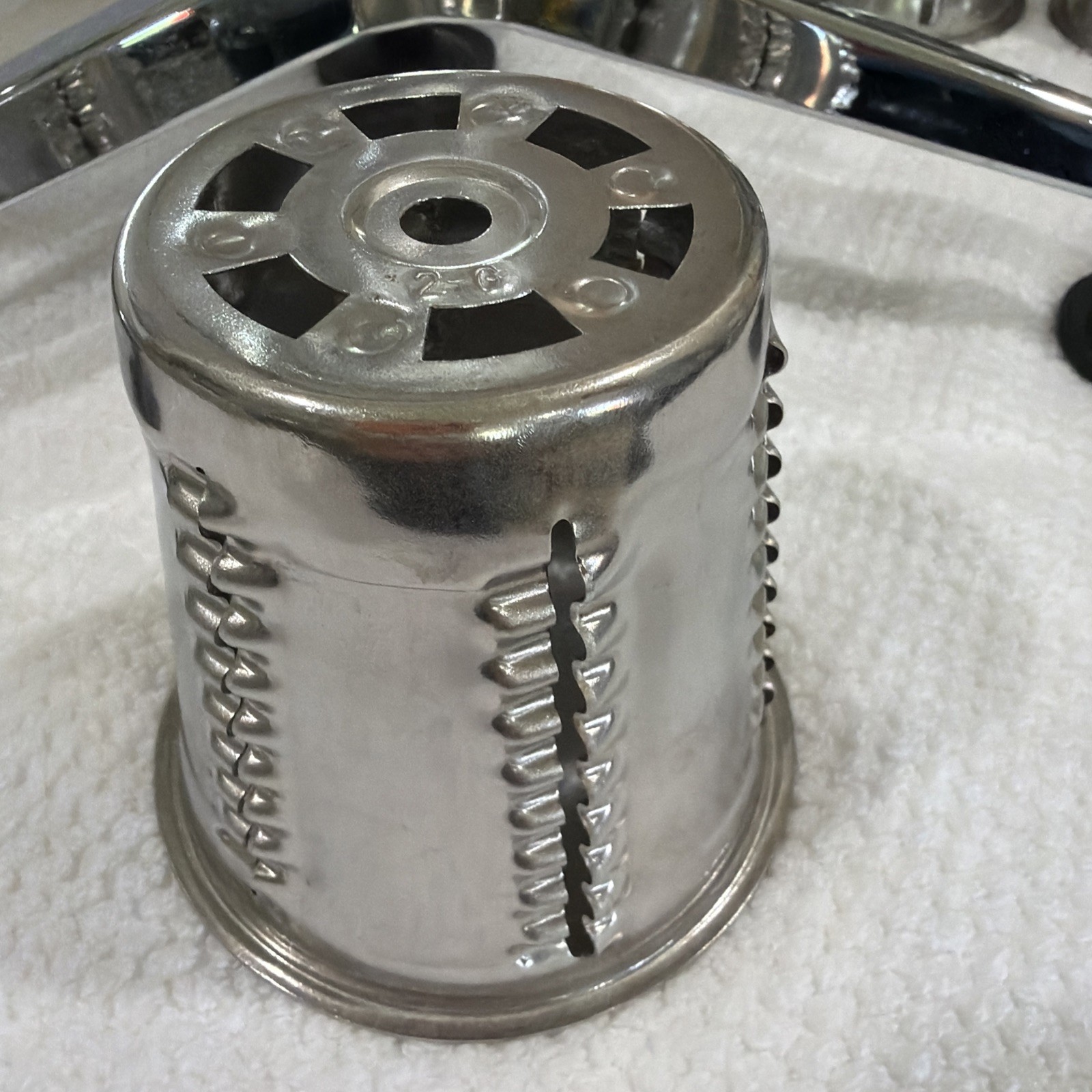 VTG USA SALADMASTER FOOD PROCESSOR HAND CRANK W/ 5 CONES SLICER GRINDER GRATER