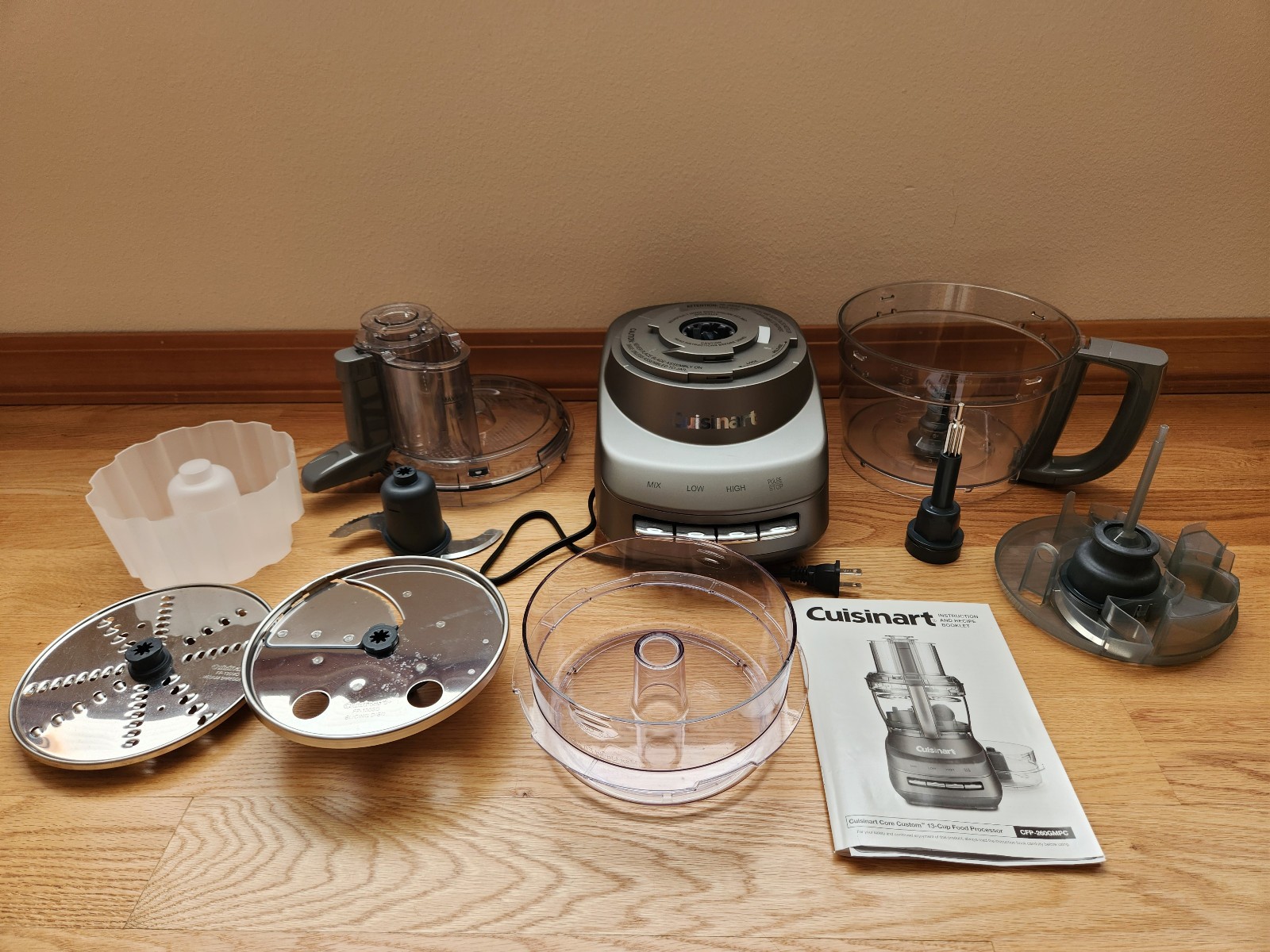 Cuisinart Core Custom 13 Cup Food Processor CFP-250GMPC Complete Tested Unused