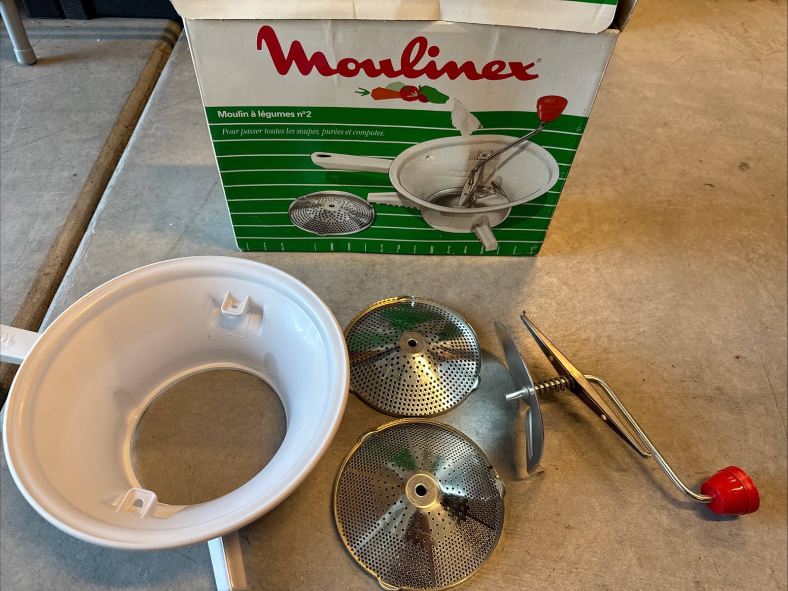 Vtg Moulin Food Processor Moulinex No 2 Vegetable 2 Metal Mills 448 Rotary Mill