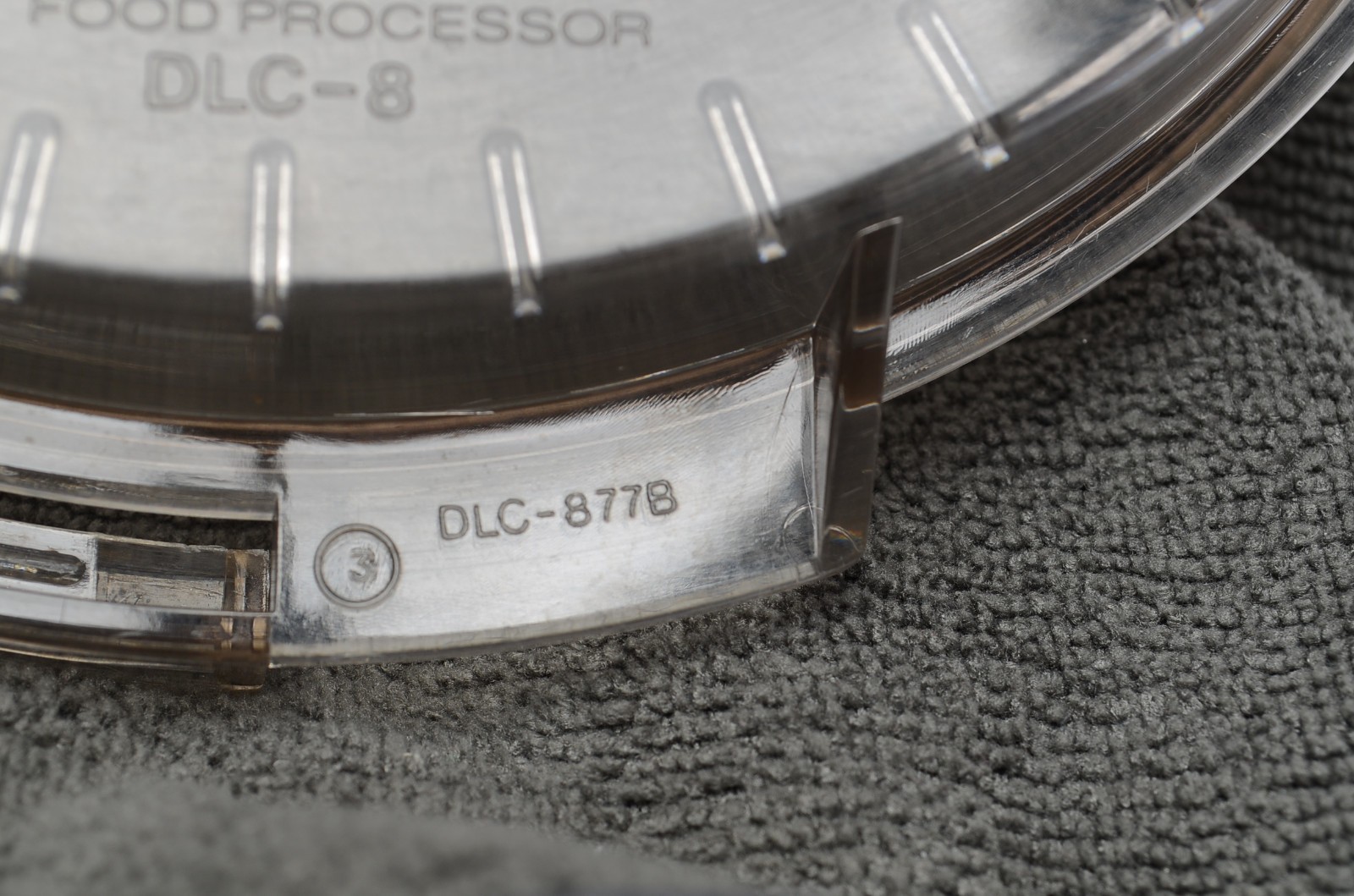 Cuisinart DLC-8 DLC-8M Food Processor Lid w Feed Chute Replacement Part Cracked