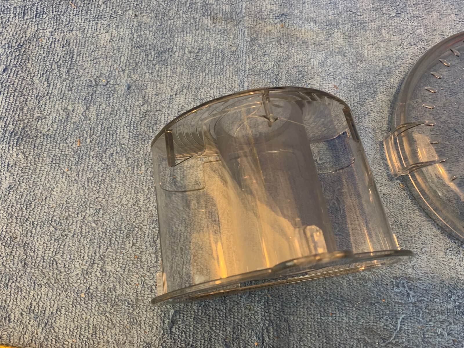 Cuisinart DLC-2011N Food Processor Bowl Lid Cover HAS SMALL CRACK IN TOP PART