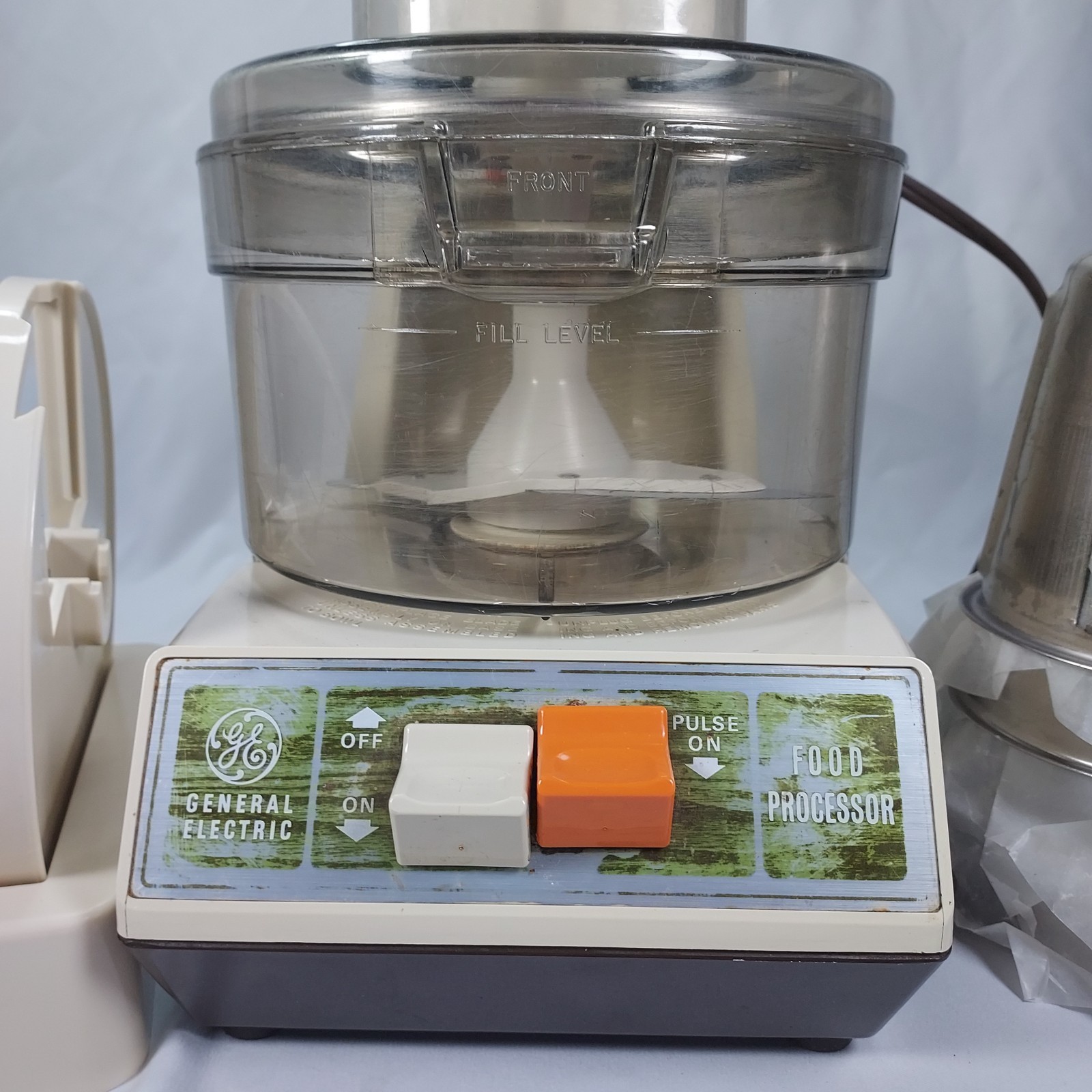 GE General Electric Food Processor 2J9 Cat 42OA Vintage USA w/ Blades Cones