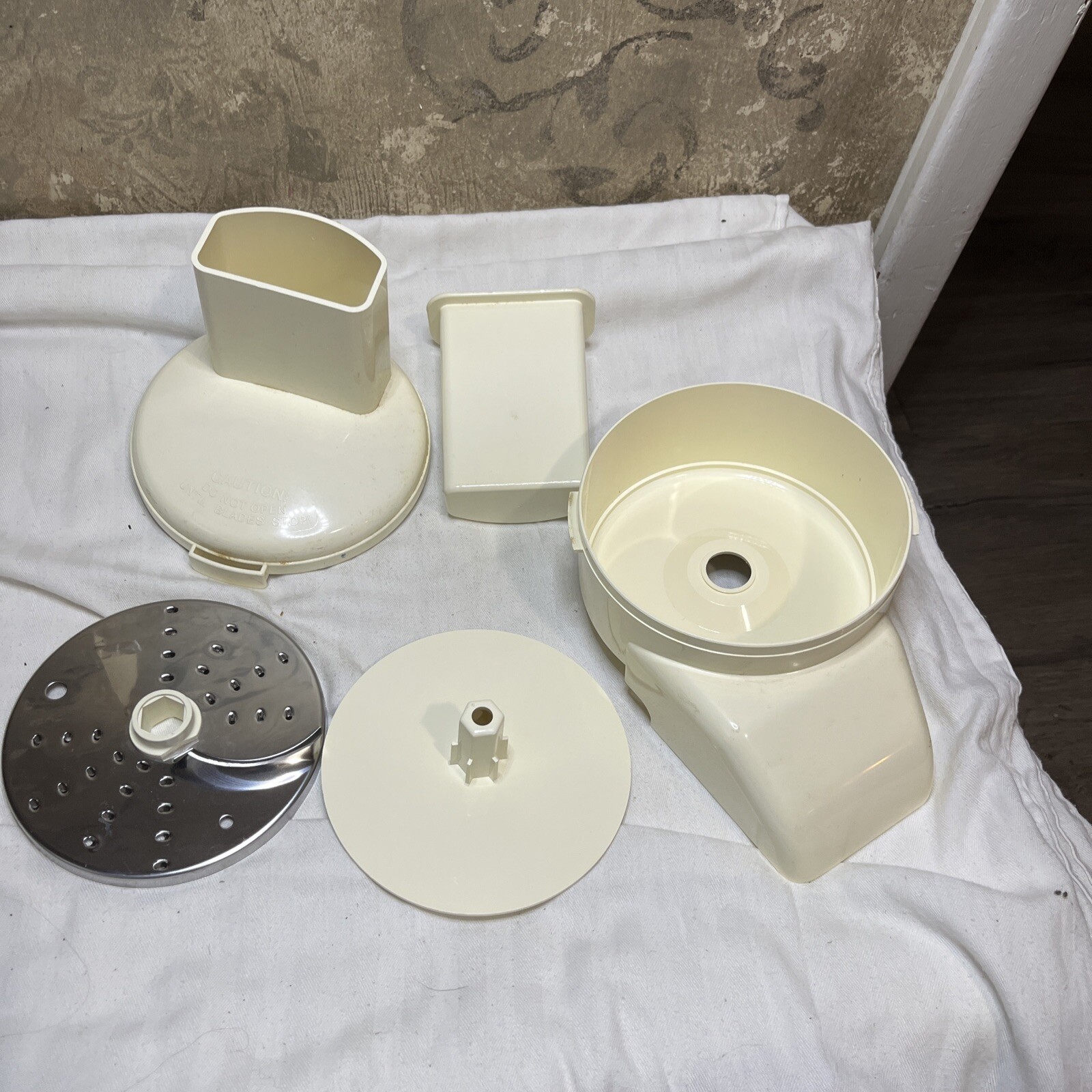 Sunbeam Oskar 14081 Food Processor Shredder Bowl 4 Piece Replacement Parts