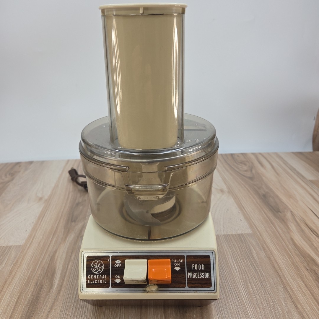General Electric Food Processor D1FP1 Works Great