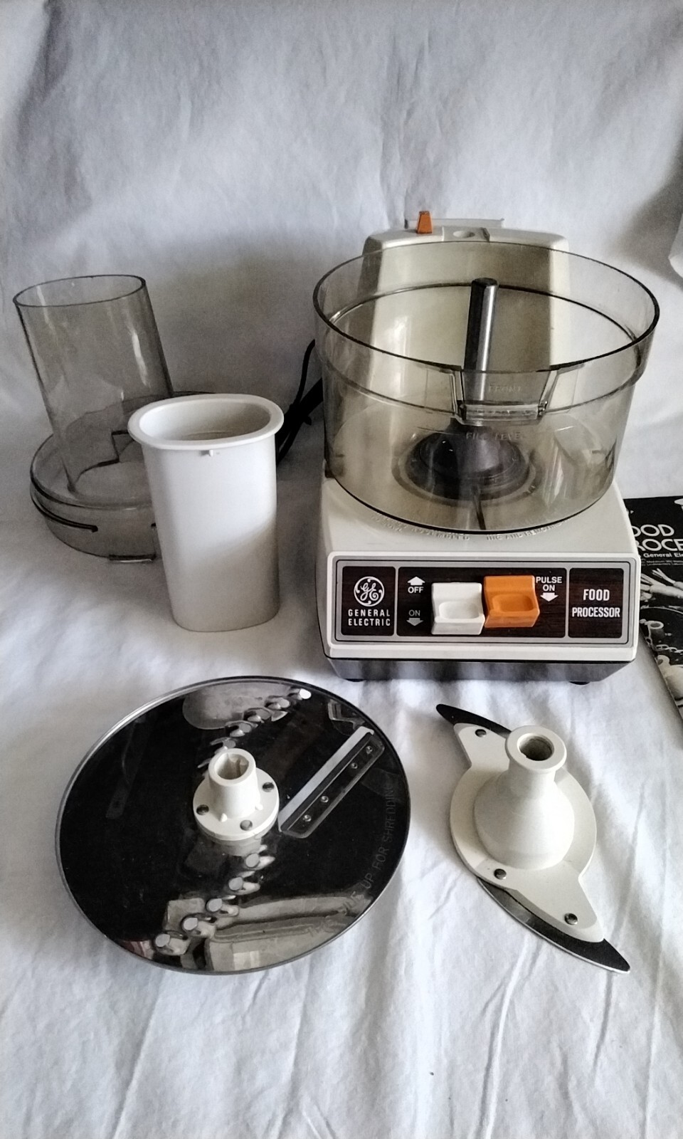 Vintage General Electric Food Processor D5FP1 Max 360 Watts 120V Chooper Slicer