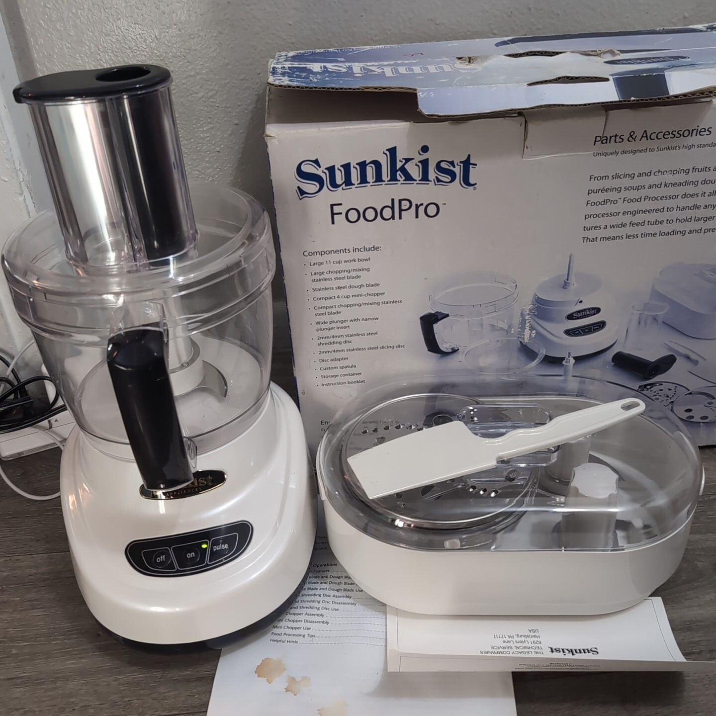 Sunkist FoodPro FP2000 Premier Food Processor With Accessories Great Working Con