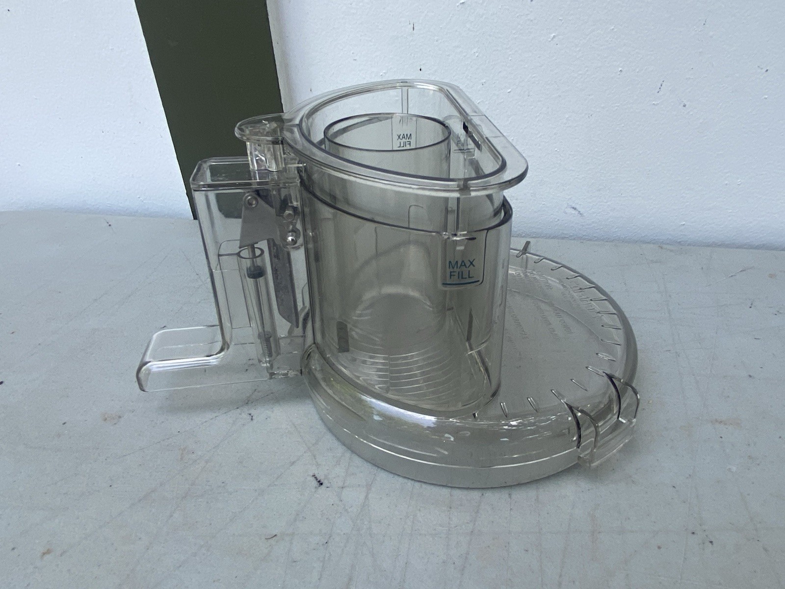 Cuisinart DLC-2007N Food Processor Bowl Cover Assembly No Pusher