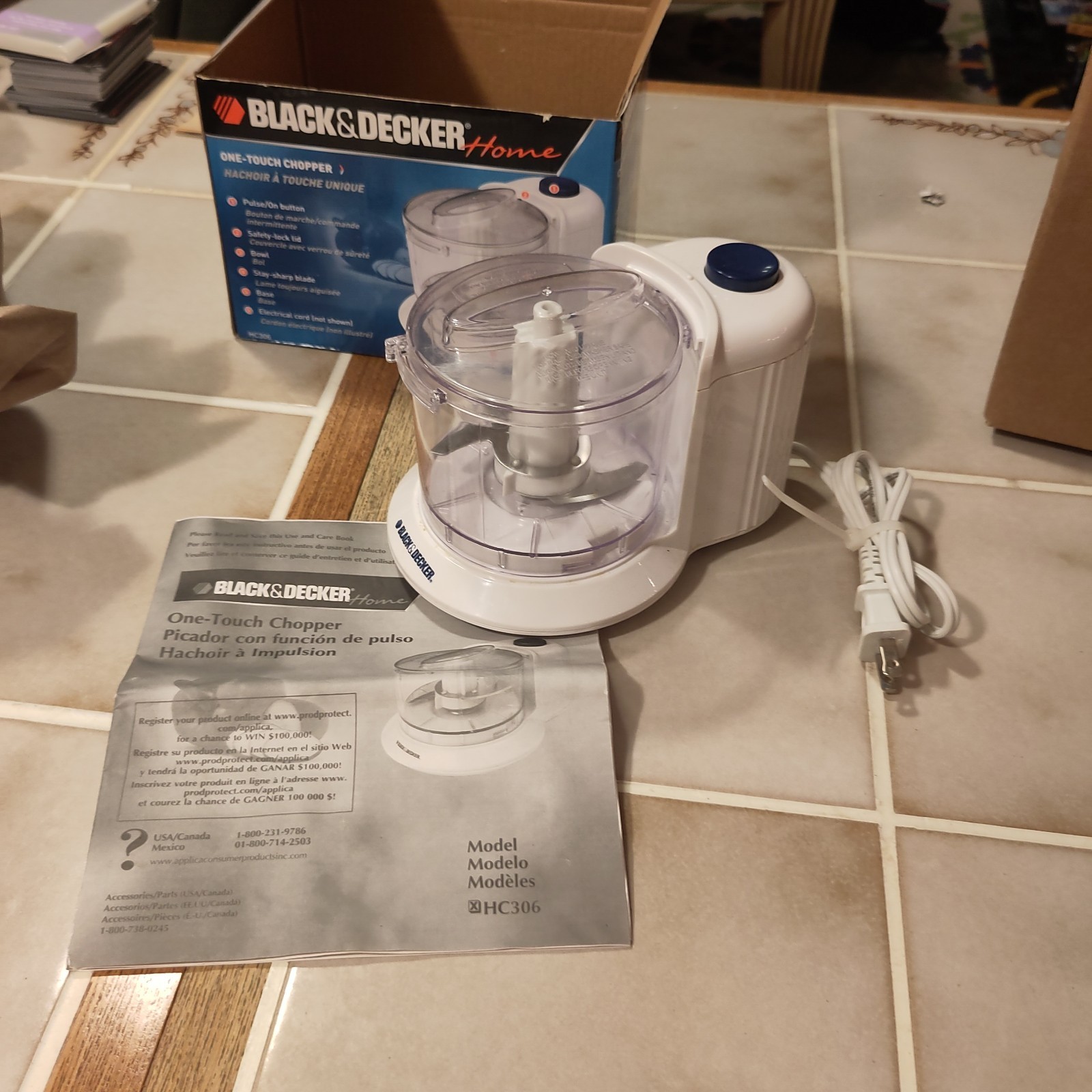 Mini Food Processor • Black and Decker “One Touch Chopper” • HC306