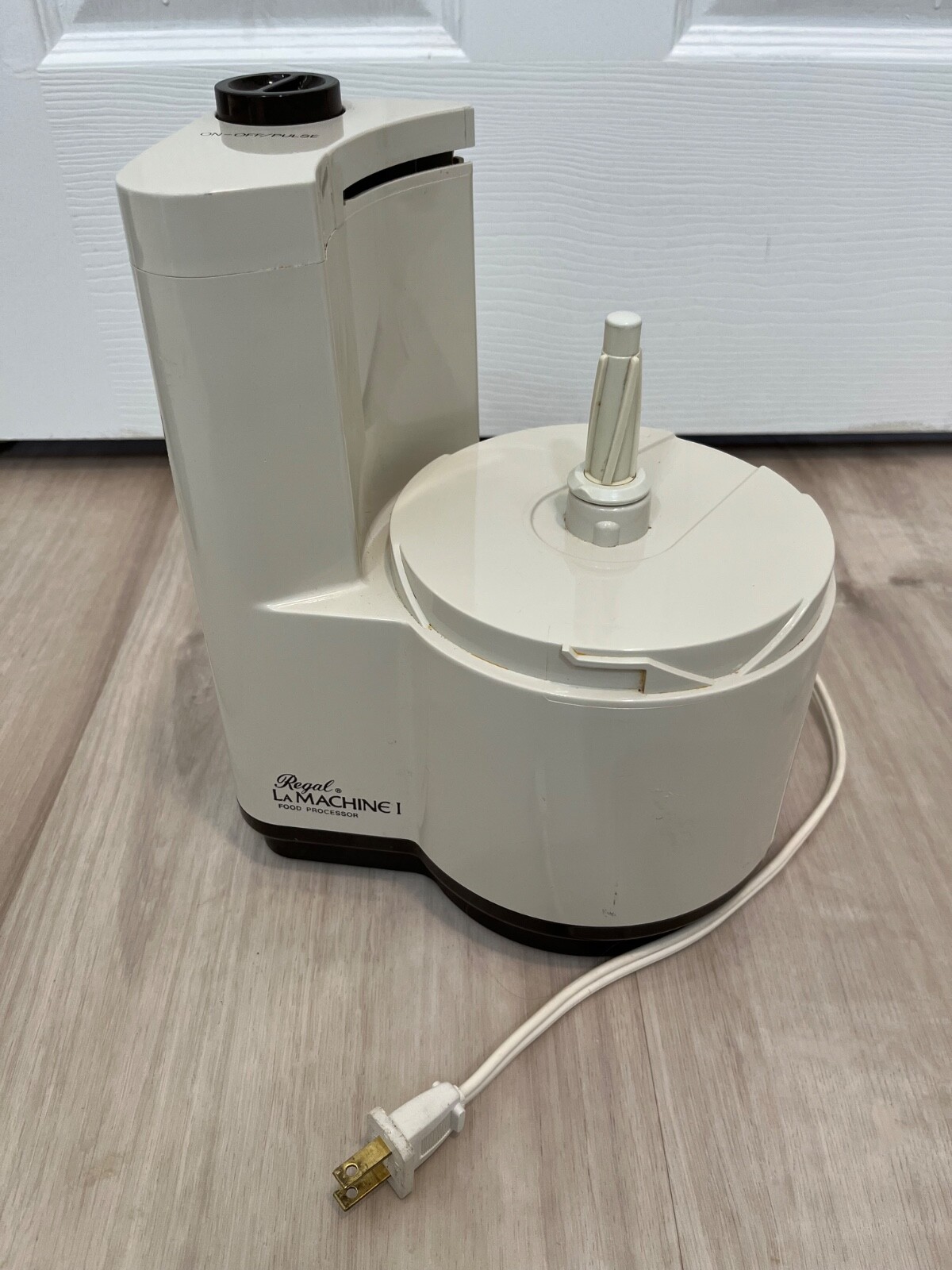 Regal La Machine 1 Model V813 Food Processor Replacement Part: Motor/Base Tested