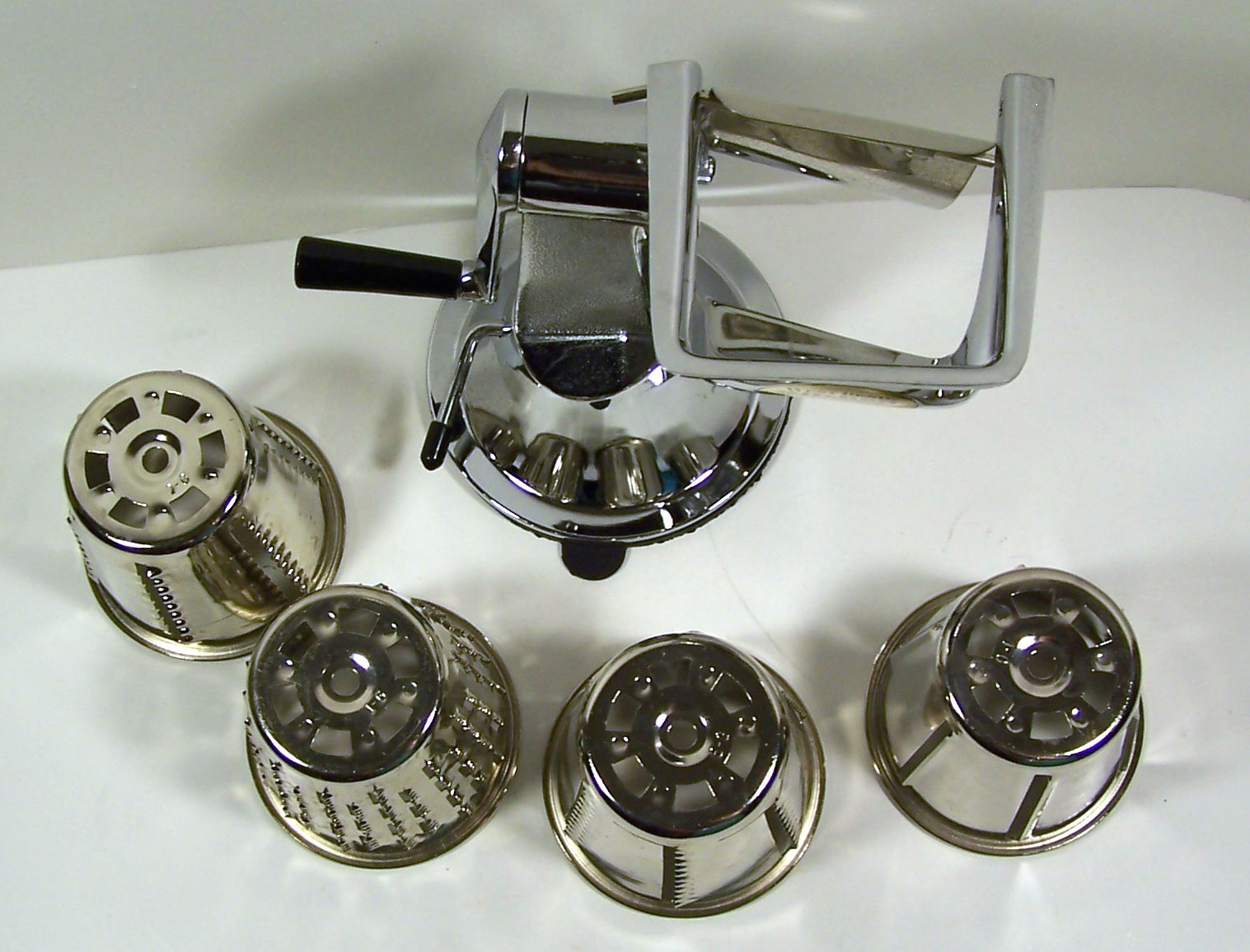 Kitchen Kutter West Bend Manual Food Vegetable Processor w/4 Cones Finger Guard