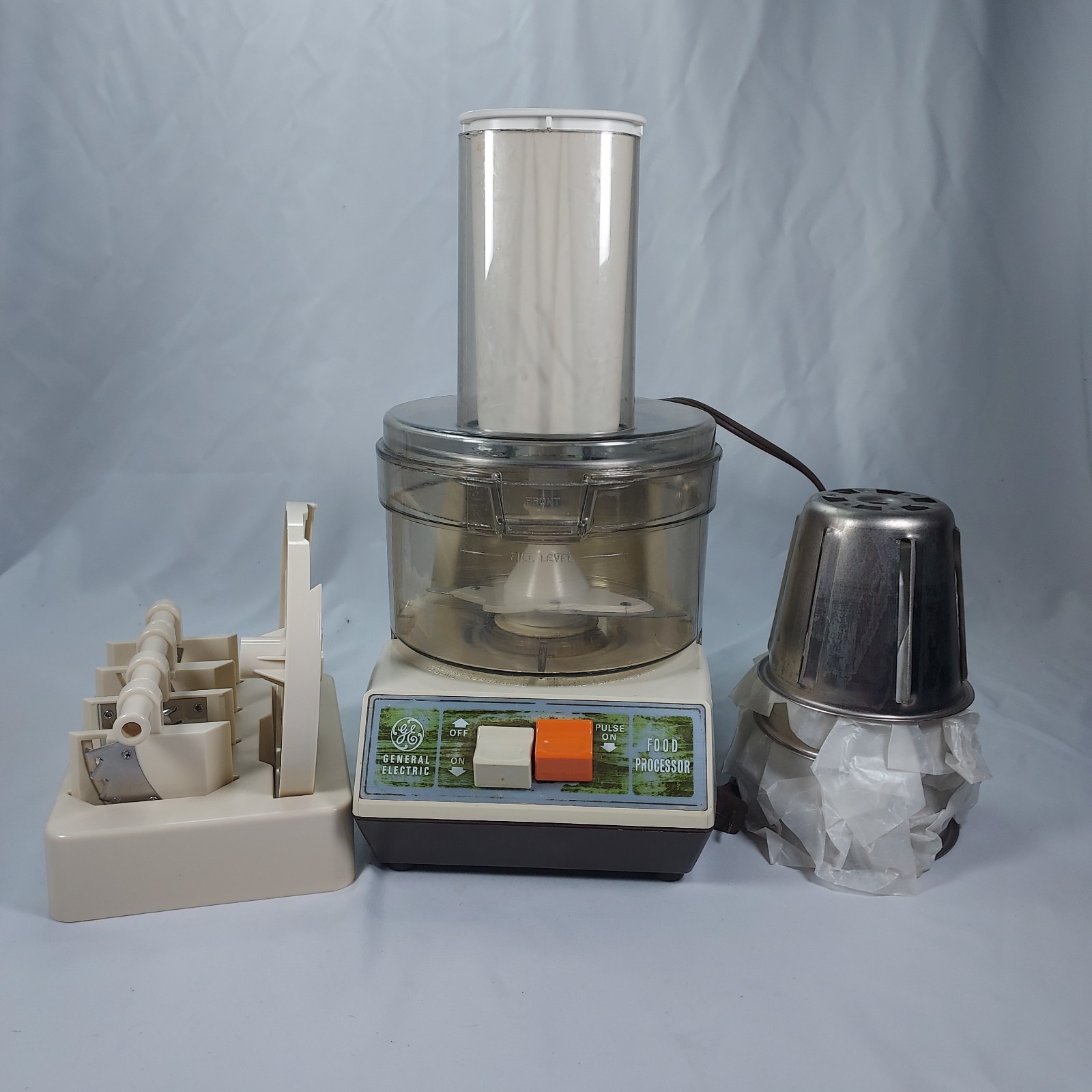 GE General Electric Food Processor 2J9 Cat 42OA Vintage USA w/ Blades Cones