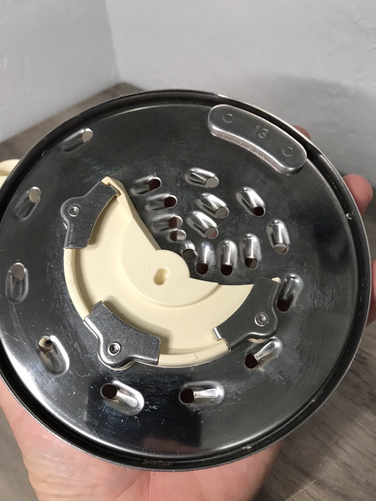 Cuisiniart DLC-837TX Medium Shredding Disc With Stem Food Processor Part OEM
