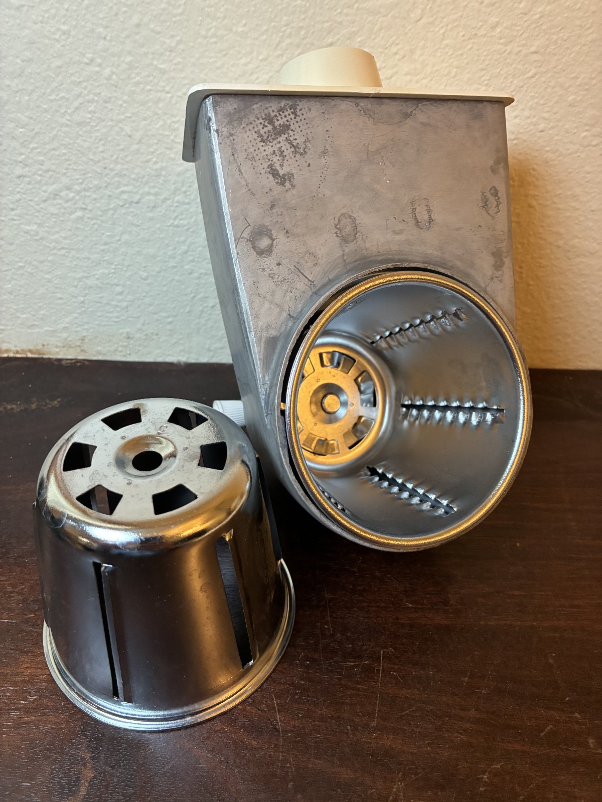 Oster Regency Food Meat Processer Metal Slicer Shredder & 2 Blades, # 473