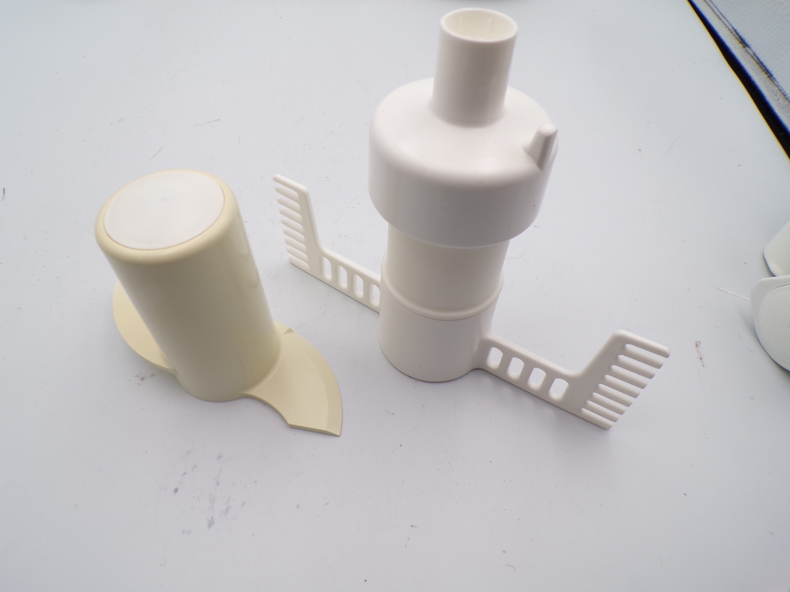 KitchenAid Food Processor KFP600WH Accessories Chopper Blades – Disc – Stem Lot