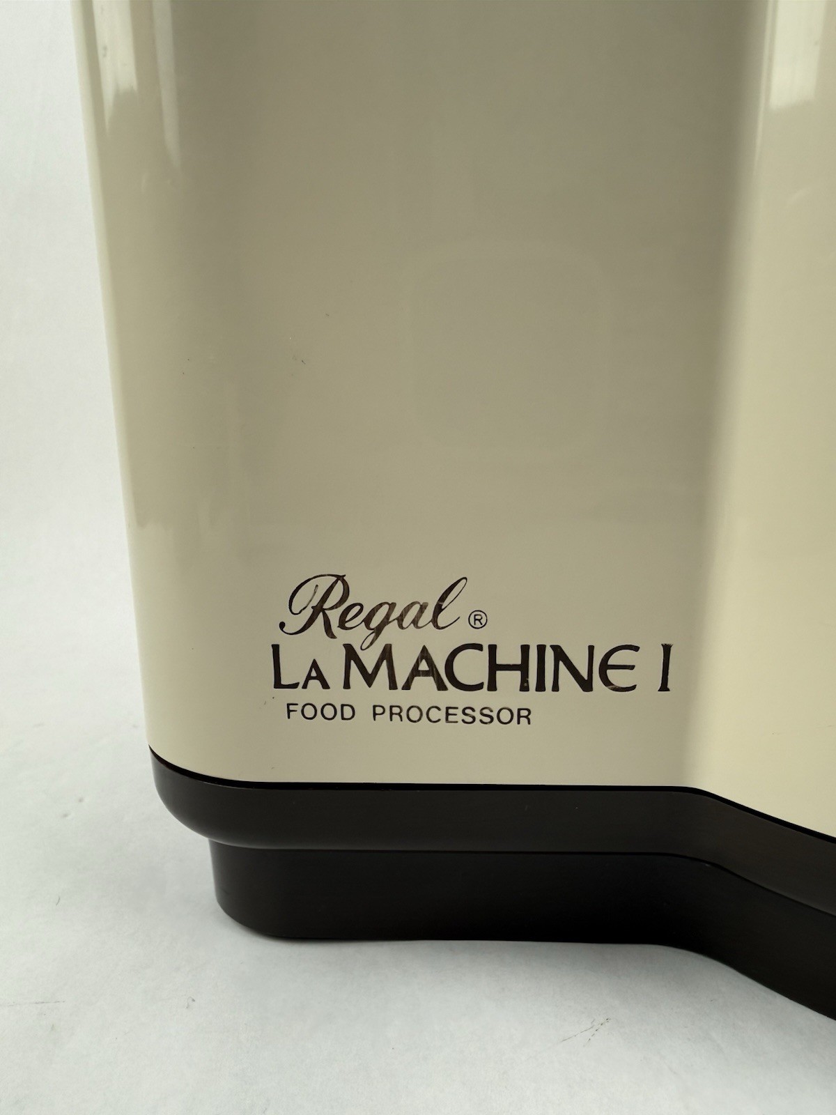 Regal La Machine 1 Full Size Food Processor Model V813 White Cleaned/ Tested VTG