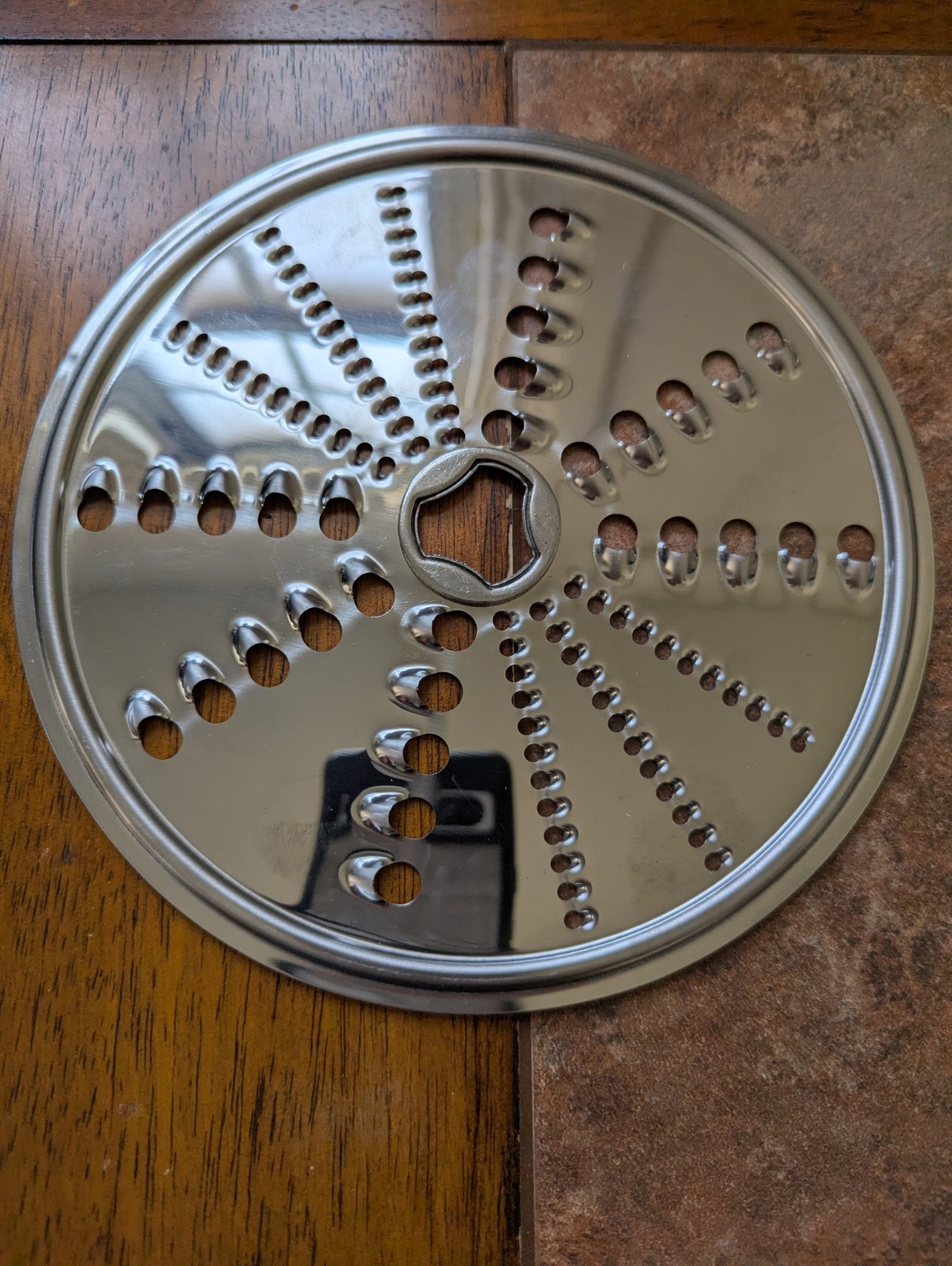 Bosch Universal Plus Reversible Coarse Fine Shredding Grate Disc Blade Accessory
