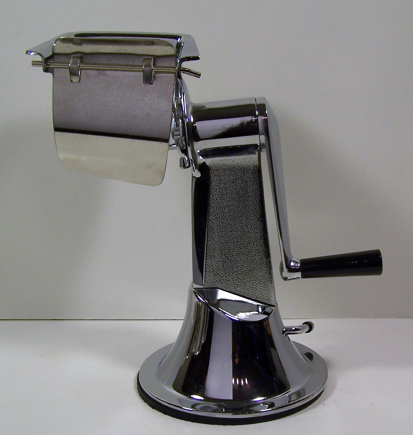 Kitchen Kutter West Bend Manual Food Vegetable Processor w/4 Cones Finger Guard