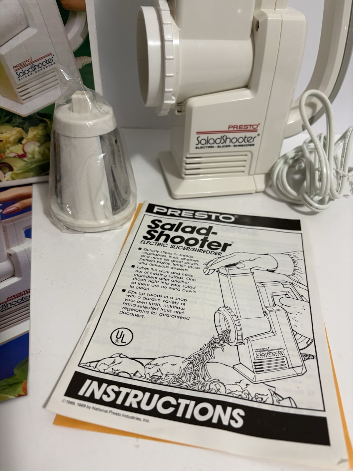 Presto Salad Shooter 02910 Electric Slicer Shredder w/box. Tested & Works