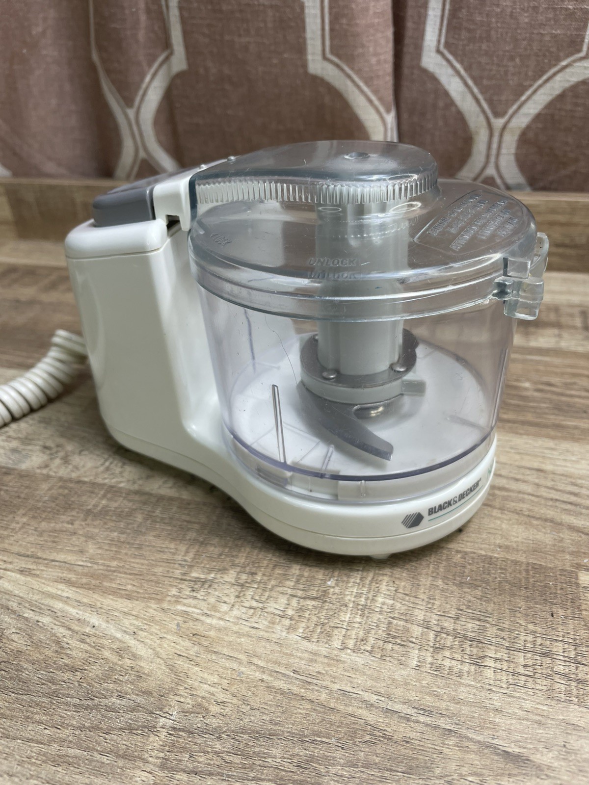 Black & Decker Handy Chopper Plus HC3000 White Countertop Food Processor Tested