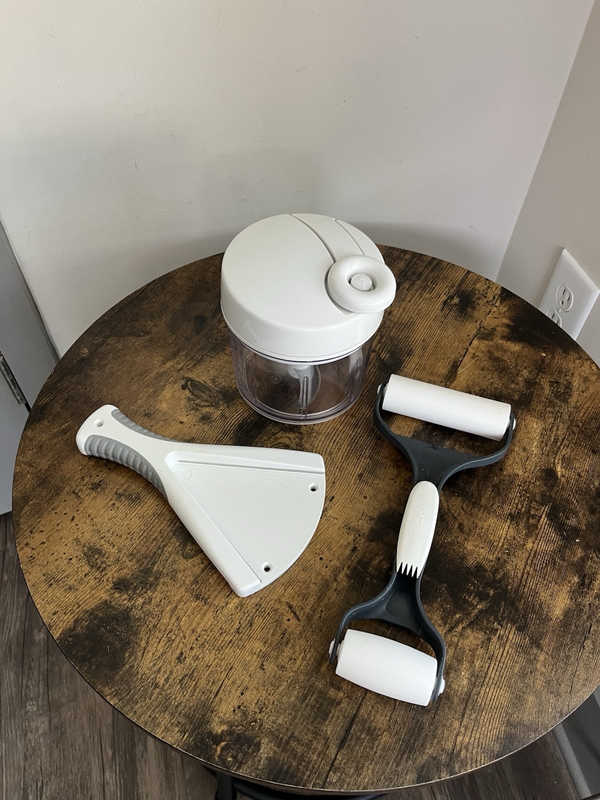 Pampered Chef 2581 Manual Food Processor w/ Shears, Can Opener, Rolling Pin