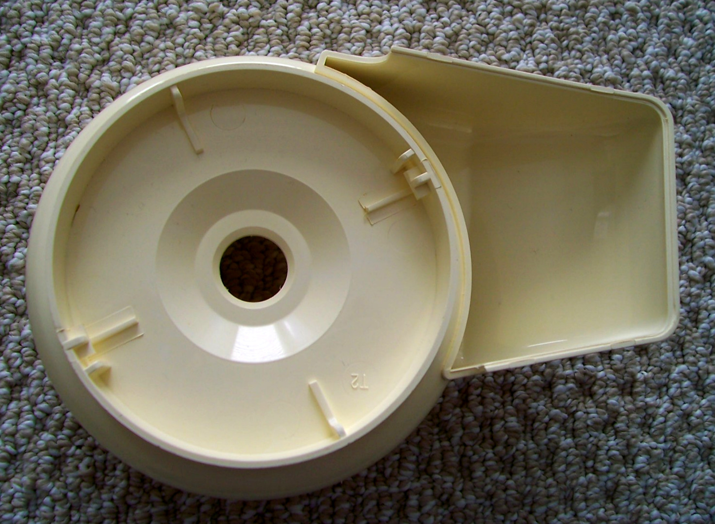 Sunbeam Oskar Model 14081 Food Processor Replacement Part Continuos Flow Chute