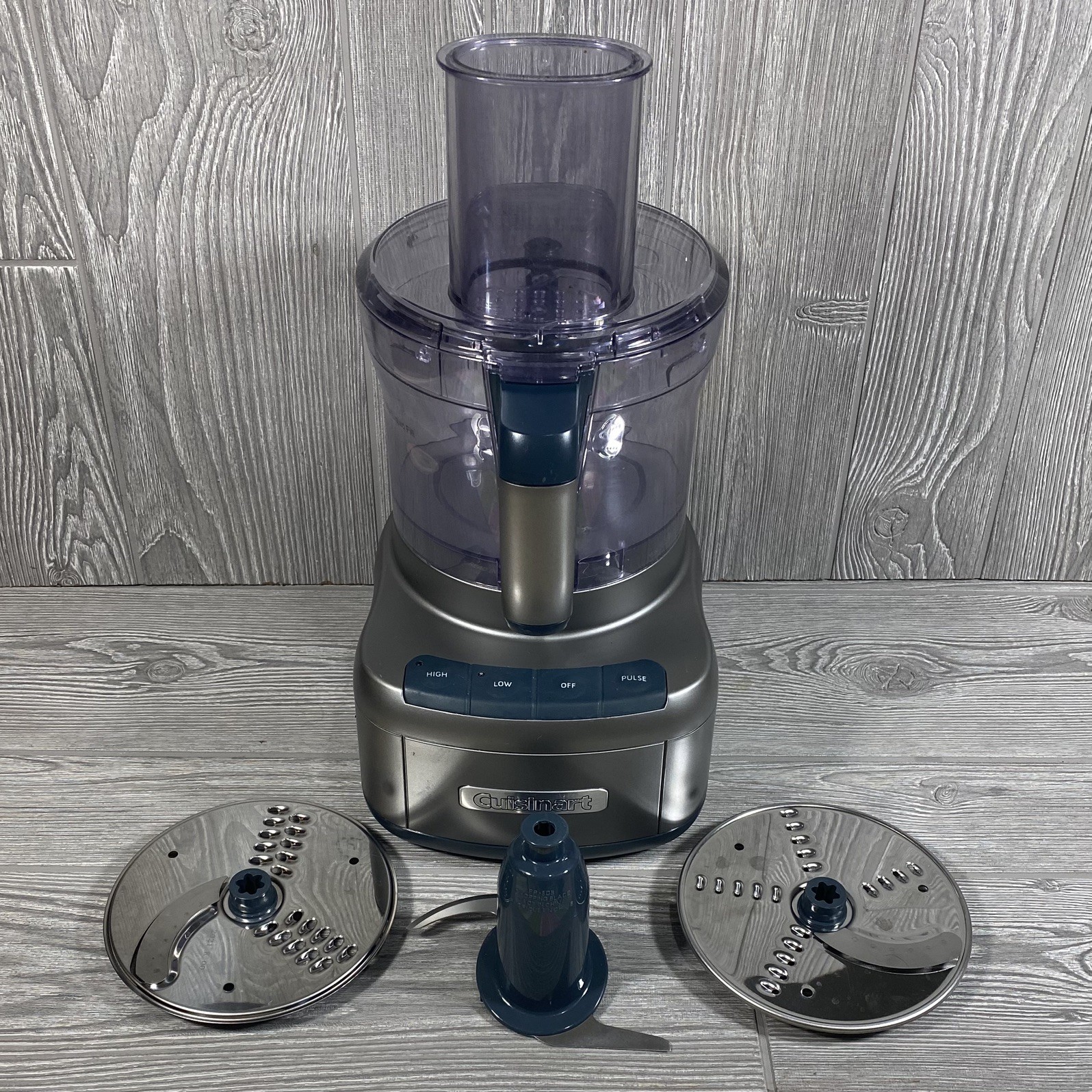 Cuisinart FP-8 Food Processor, Silver, Steel Blade, 2 shedding and slicing discs