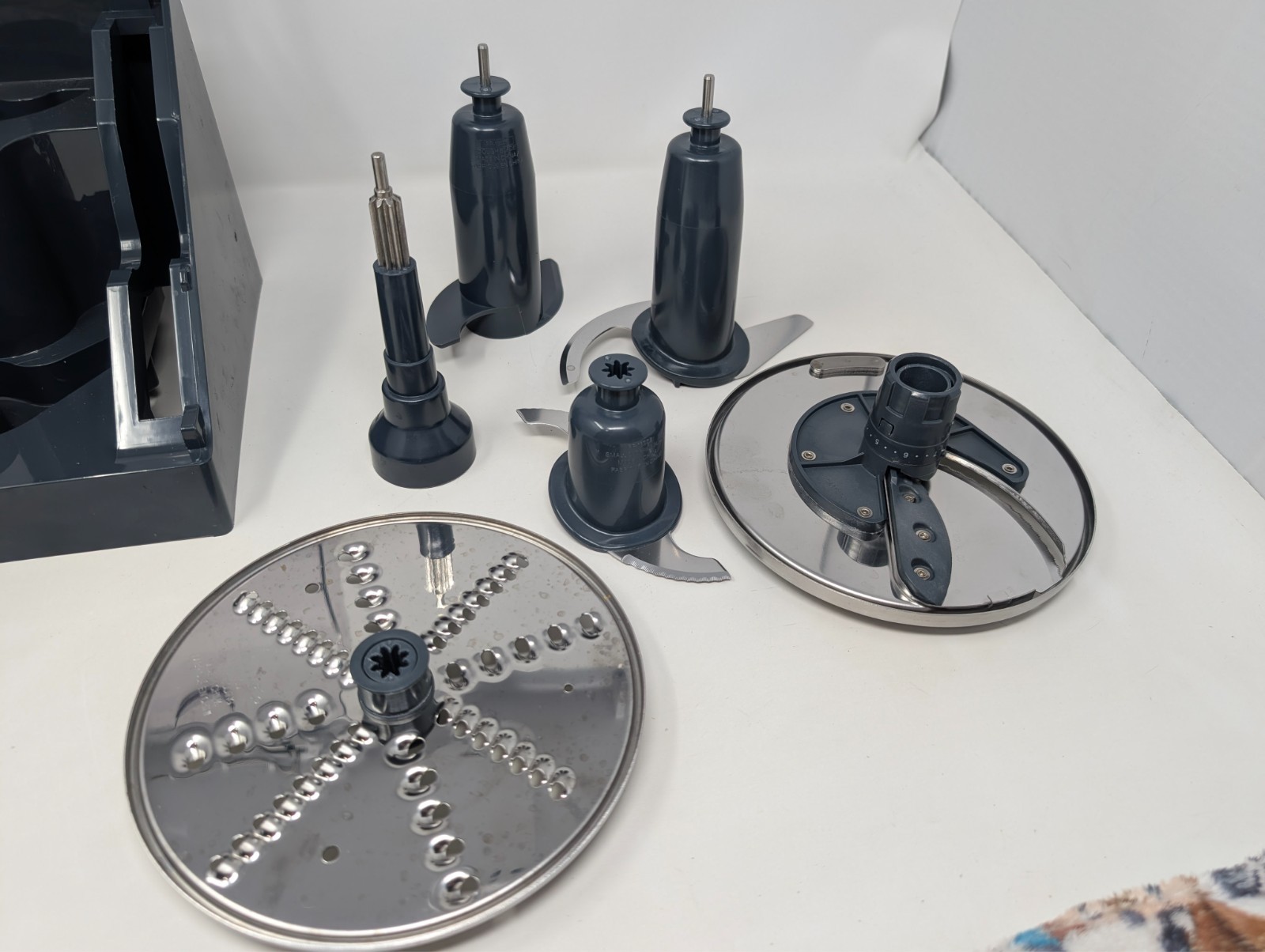 Cuisinart FP-13 SC 13-Cup Food Processor Six Attachments w/Case OEM Parts