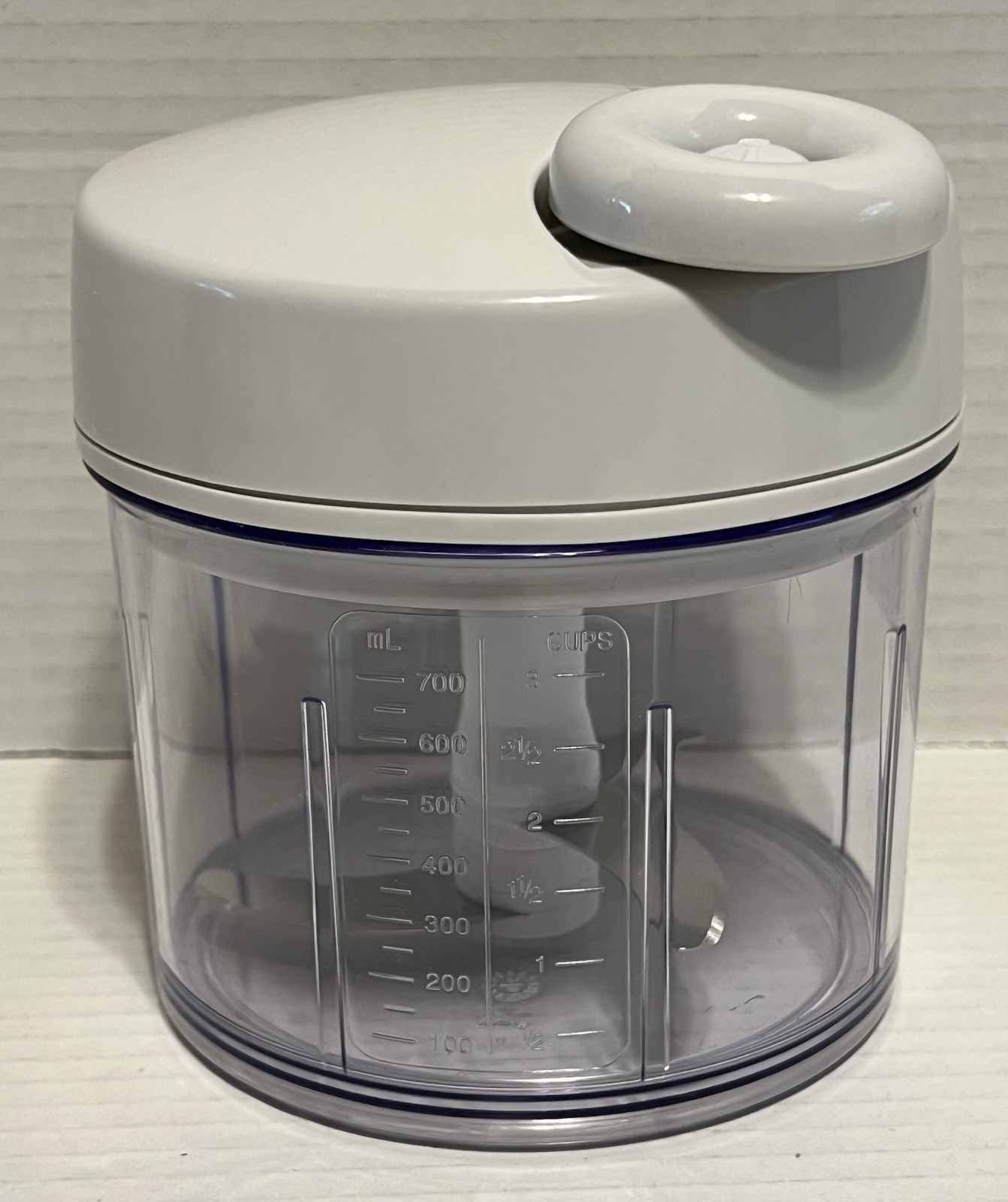 Pampered Chef 5” Manual Food Processor W/ Lid Chopper 3 cups Item 2581 White