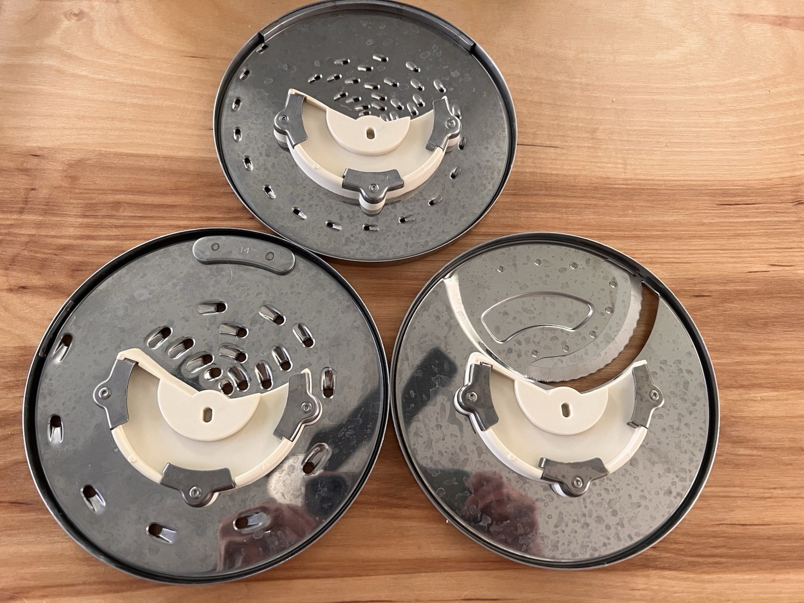 3 Cuisinart DLC-7 Blades. DLC – 037 Med, 034 Fine, 044 4mm