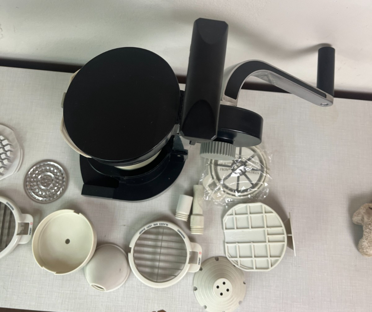 Le Presse Gourmet Food Styler Slicer 8 in 1 Food Processor Prep Attachments