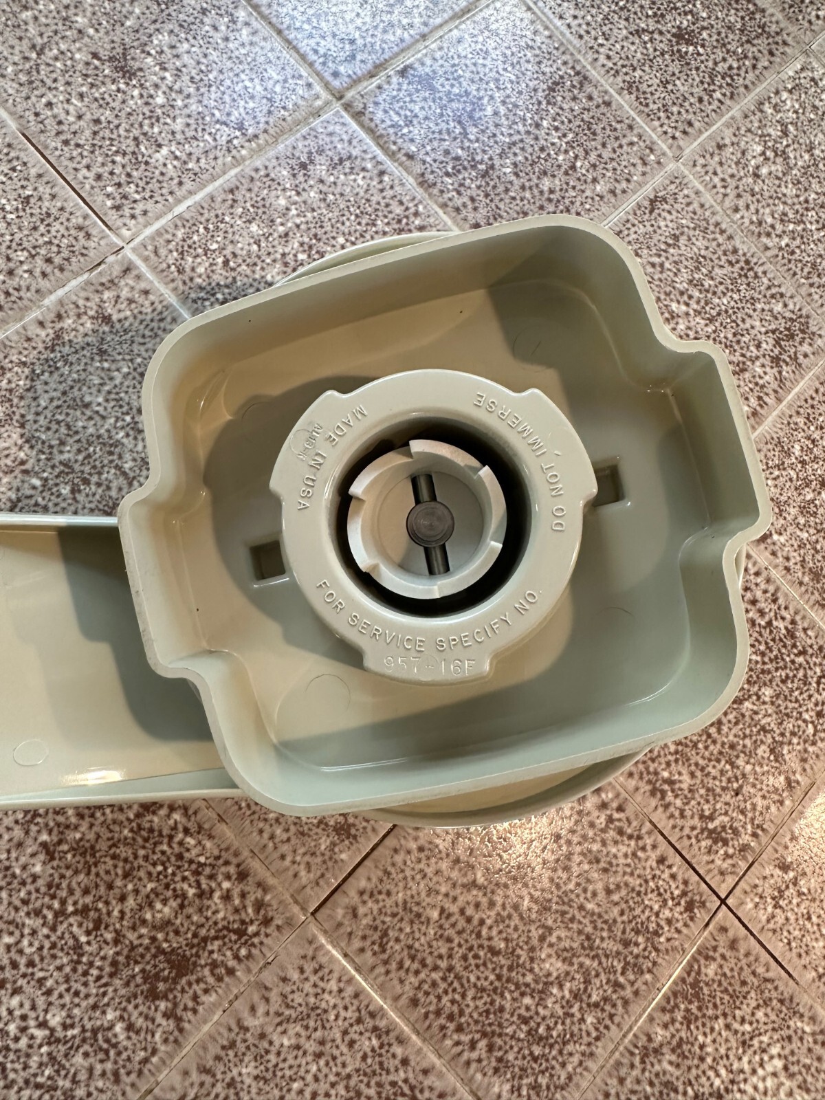 Oster Kitchen Center 900 Series Food Processor Salad Shooter Base, Lid & Blades
