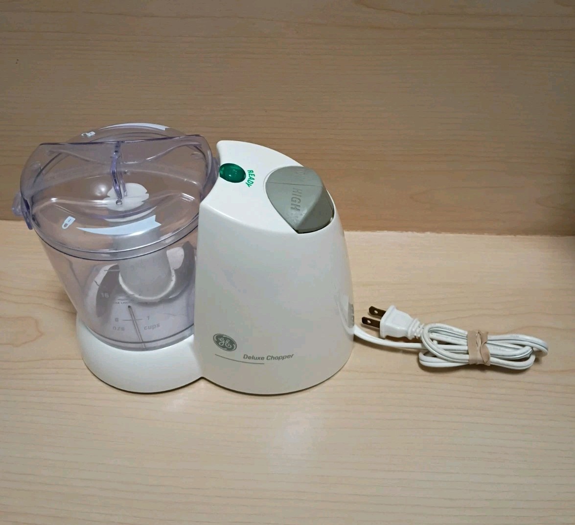 GE DELUXE FOOD CHOPPER 3-Cup Capacity 135 WATT 2 SPEEDS Model 106848 A6