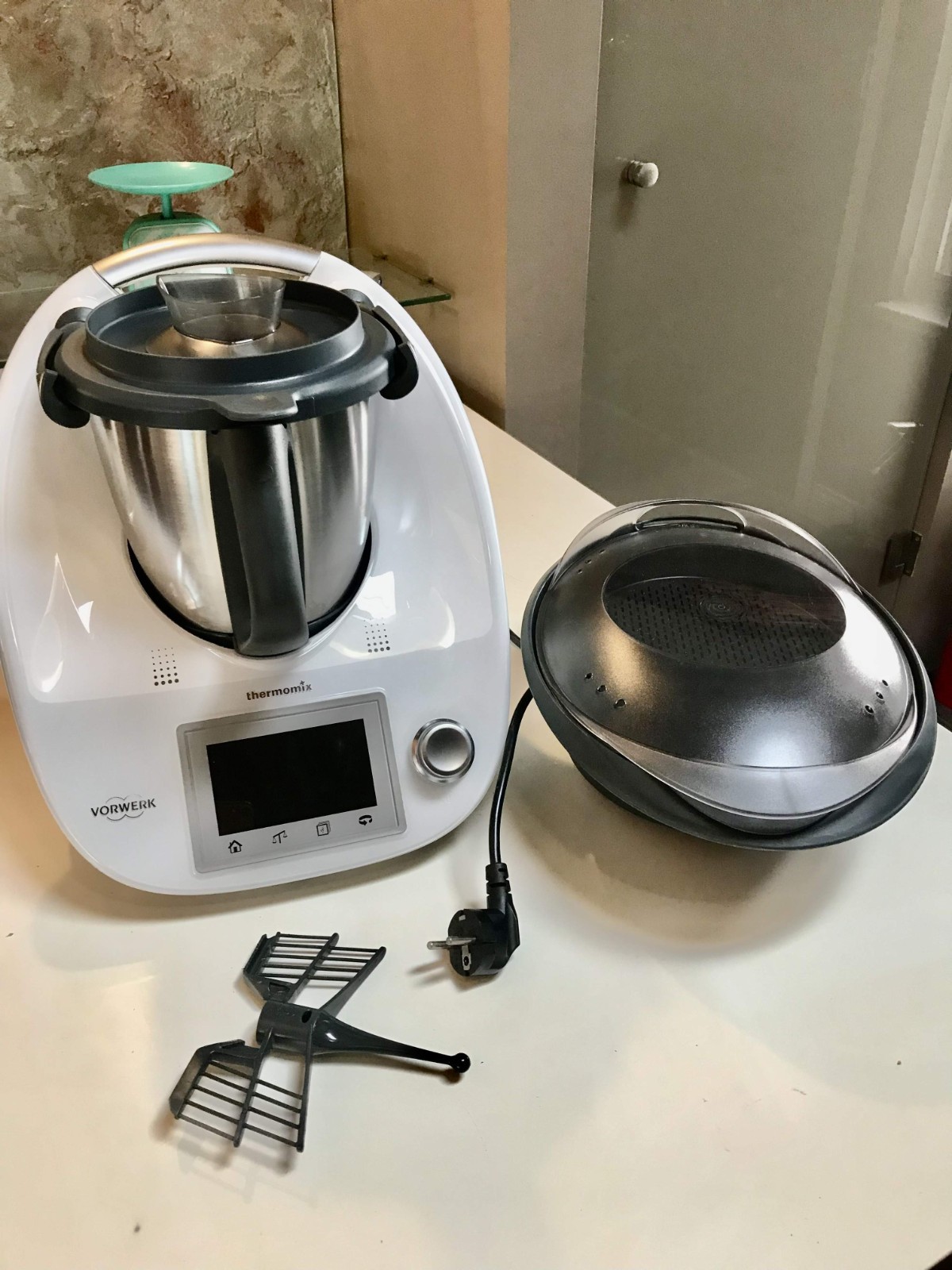 Thermomix TM5 (220V): Pre-owned like new, Excellent Condition, Inspected