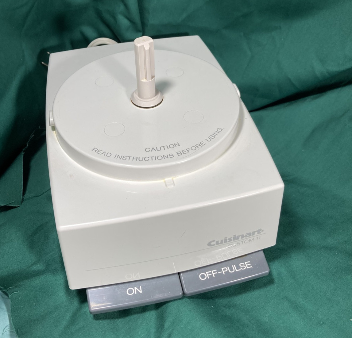 Cuisinart DLC-8M Custom 11 food processor, Japan, Working