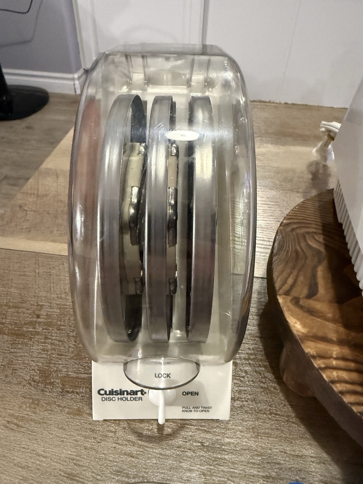 Cuisinart ~ Pro Classic 7 Cup Food Processor ~ DLC-10S ~ Complete W/ Accessories