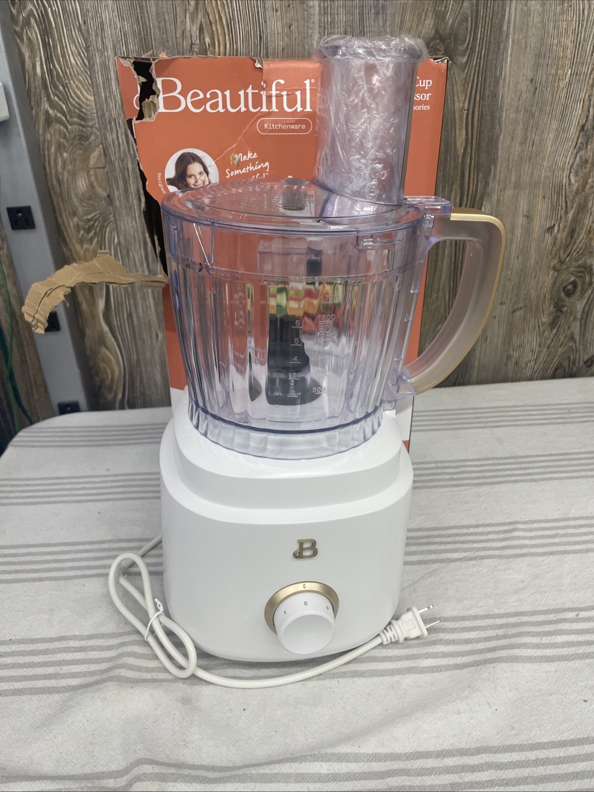 Missing Blades Beautiful 10-Cup Food Processor White Icing