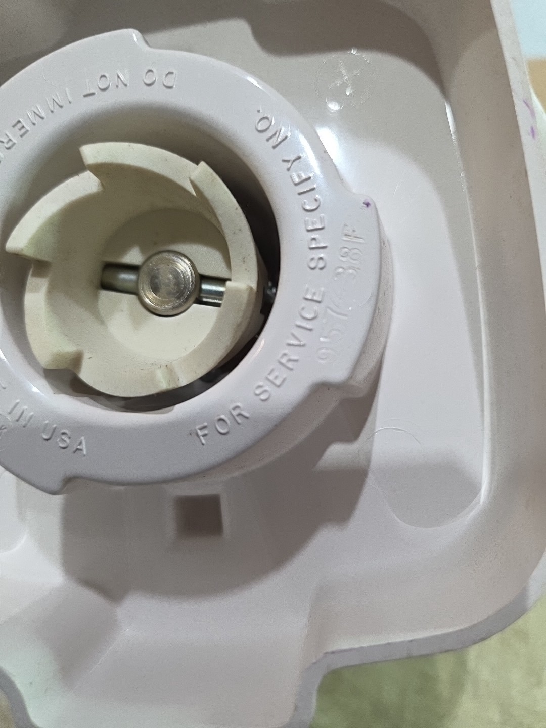 Oster Kitchen Center Food Processor Salad Shooter Attachment 957-38F Lid Pusher