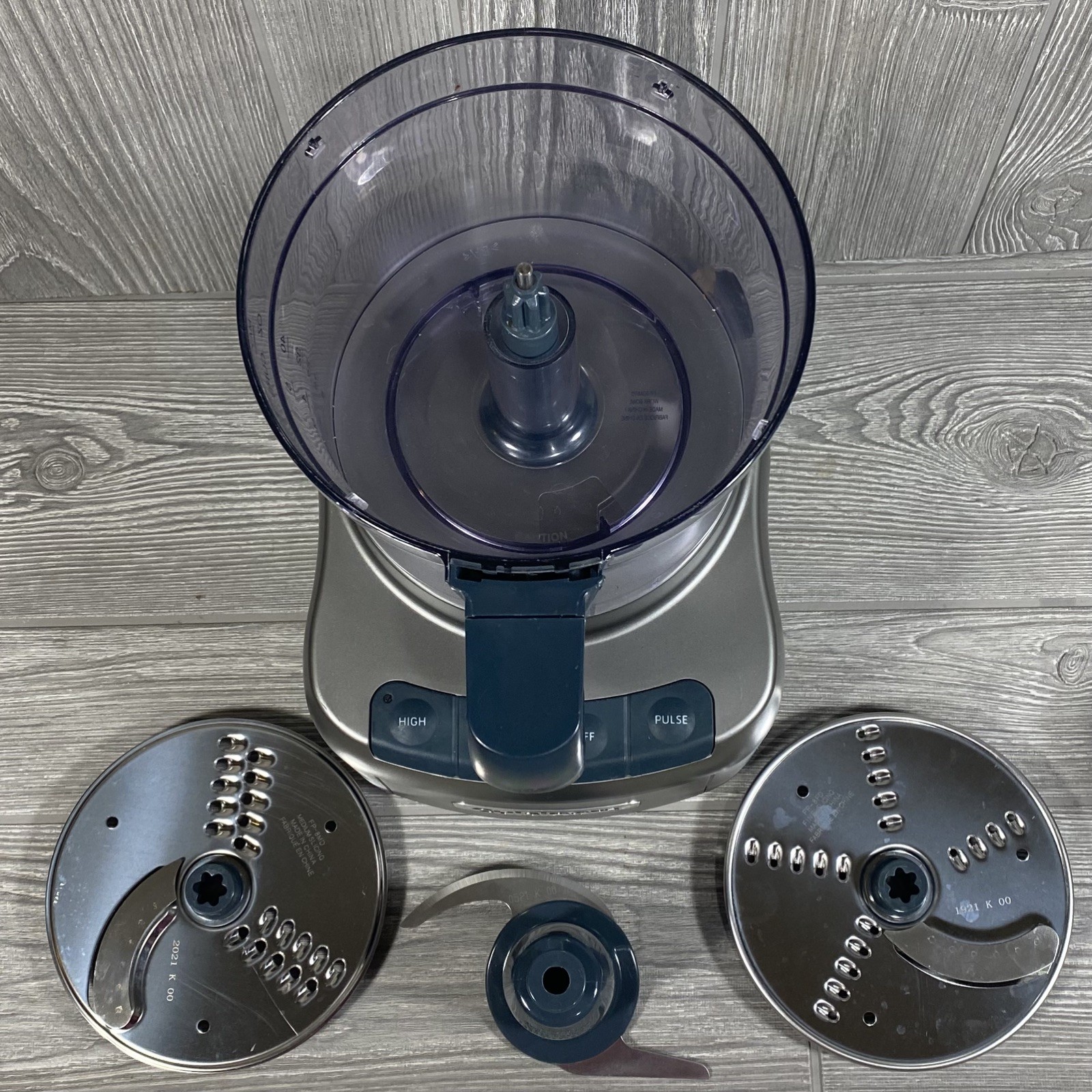 Cuisinart FP-8 Food Processor, Silver, Steel Blade, 2 shedding and slicing discs