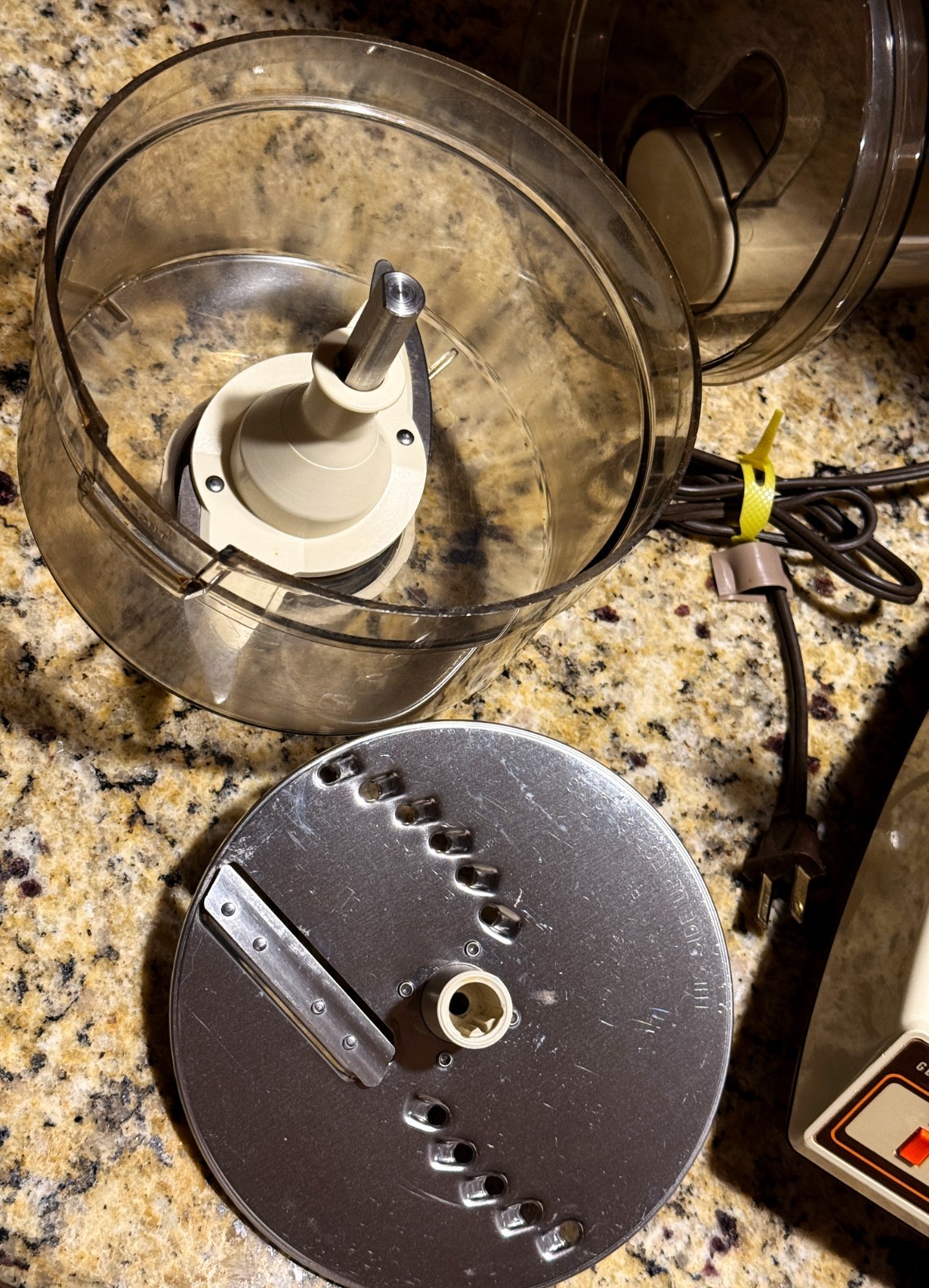 Vintage General Electric food processor/blender – model D3FP2 – works -SEE DESCP